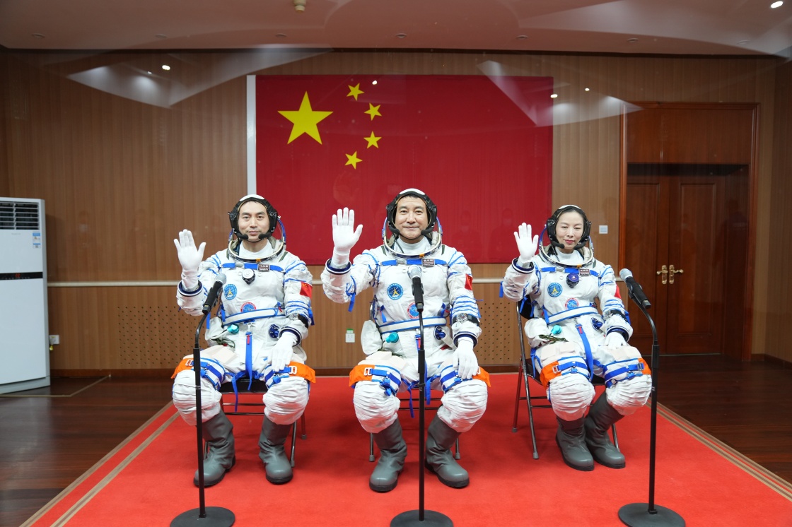 神舟十三号飞天纪实：月下棹神舟 星夜赴天河